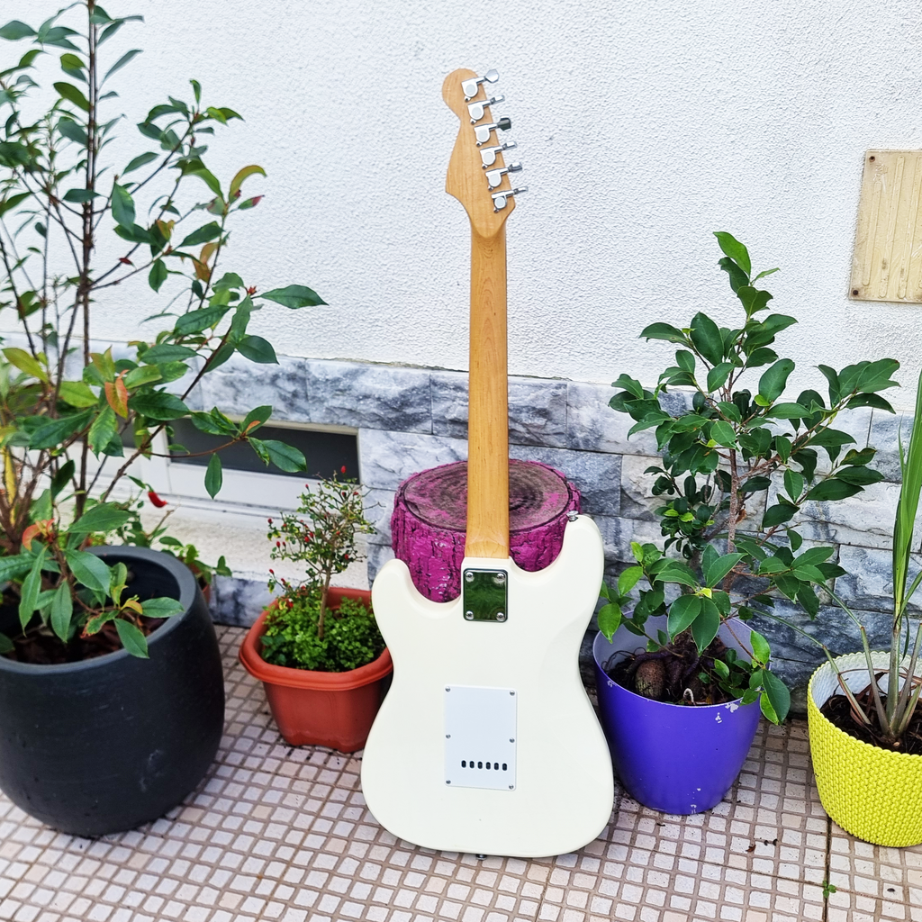 Guitarra Harley Benton ST-20 WH