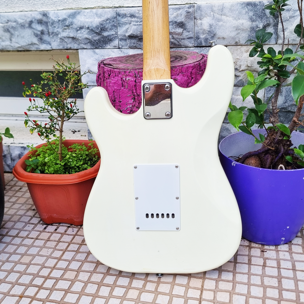 Guitarra Harley Benton ST-20 WH