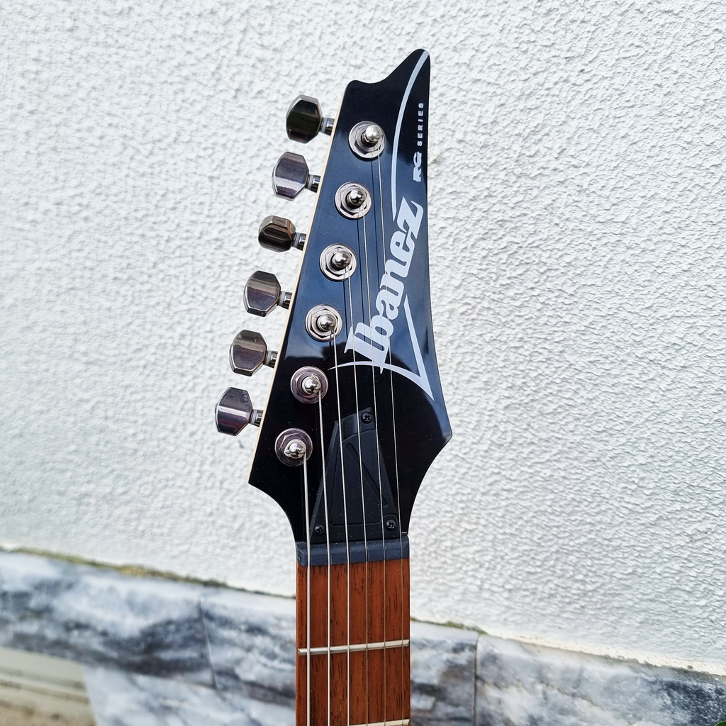 Guitarra Ibanez RG421 com Seymour Duncan