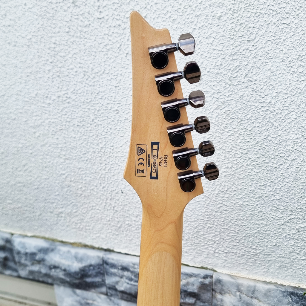 Guitarra Ibanez RG421 com Seymour Duncan