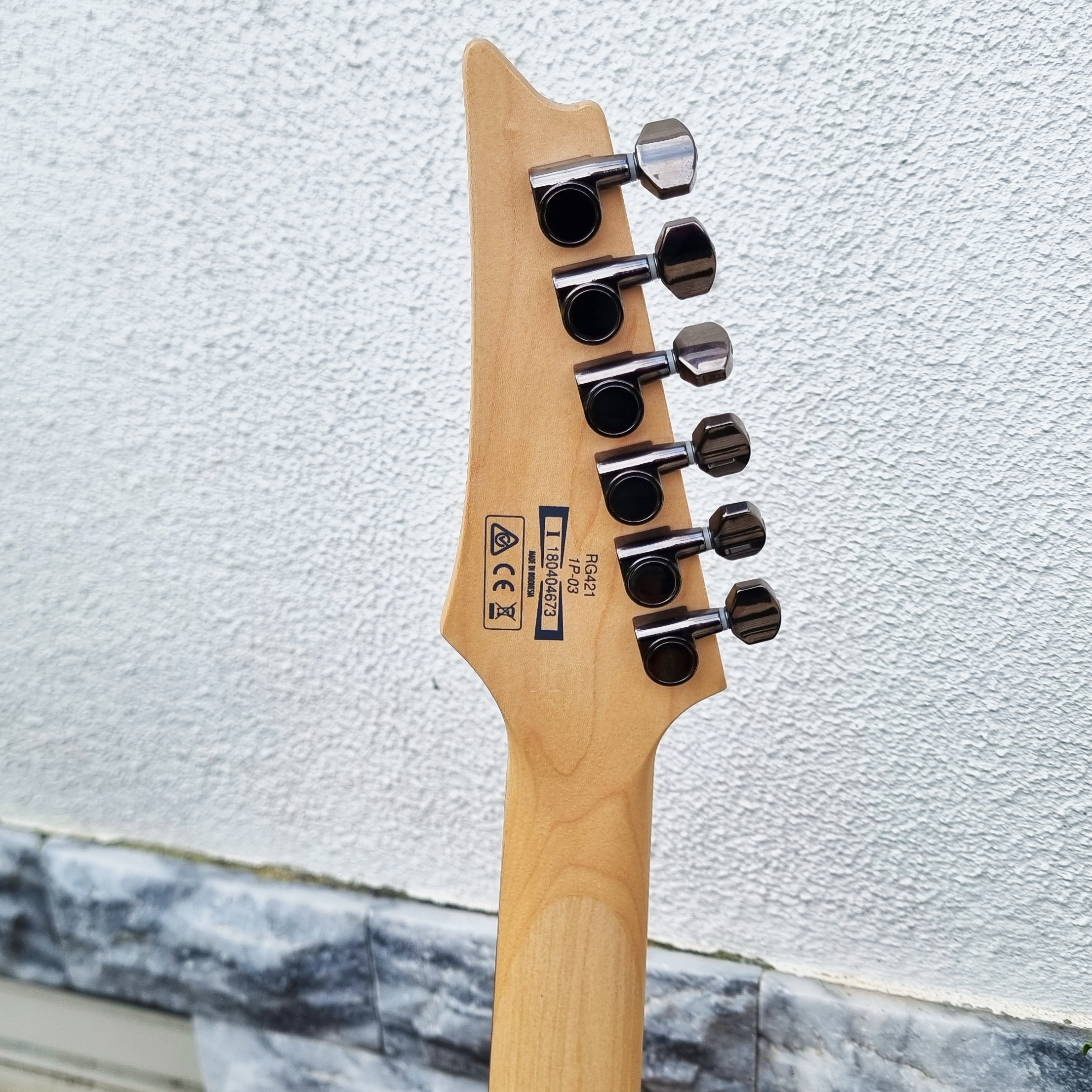 Guitarra Ibanez RG421 com Seymour Duncan