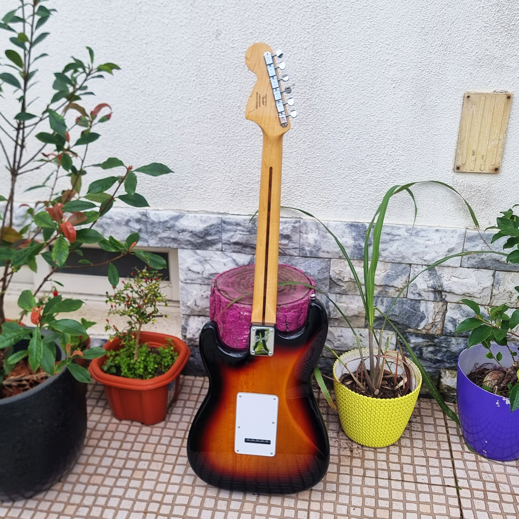 Guitarra Squier Standard Stratocaster