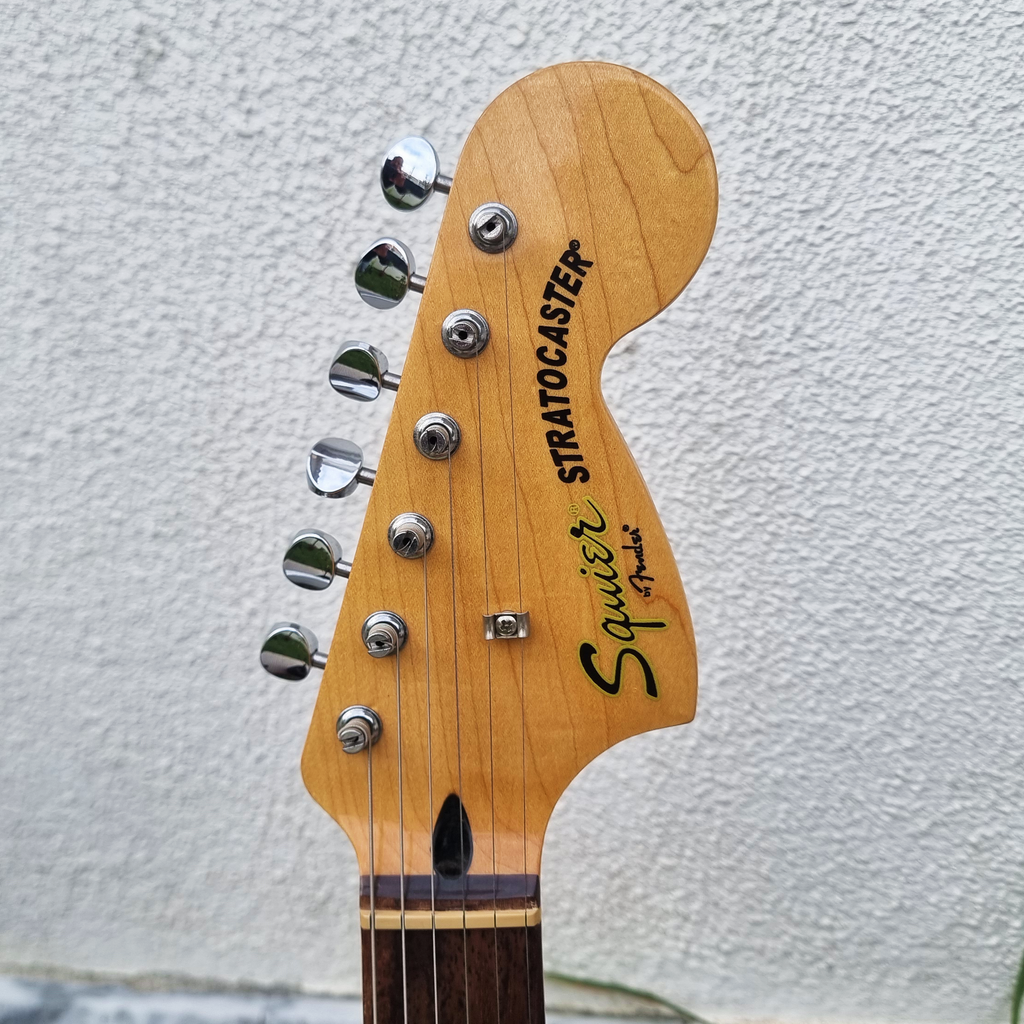 Guitarra Squier Standard Stratocaster