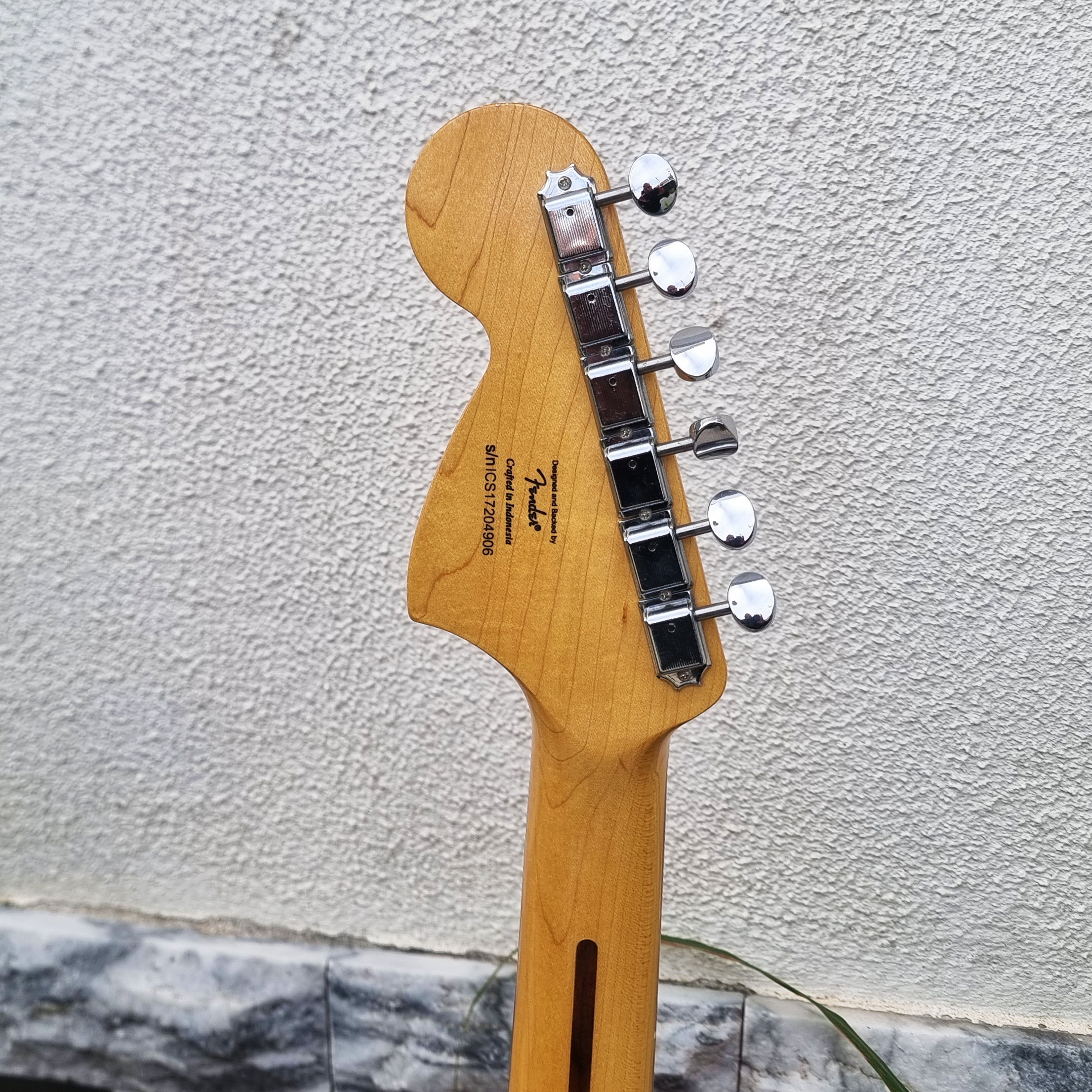 Guitarra Squier Standard Stratocaster