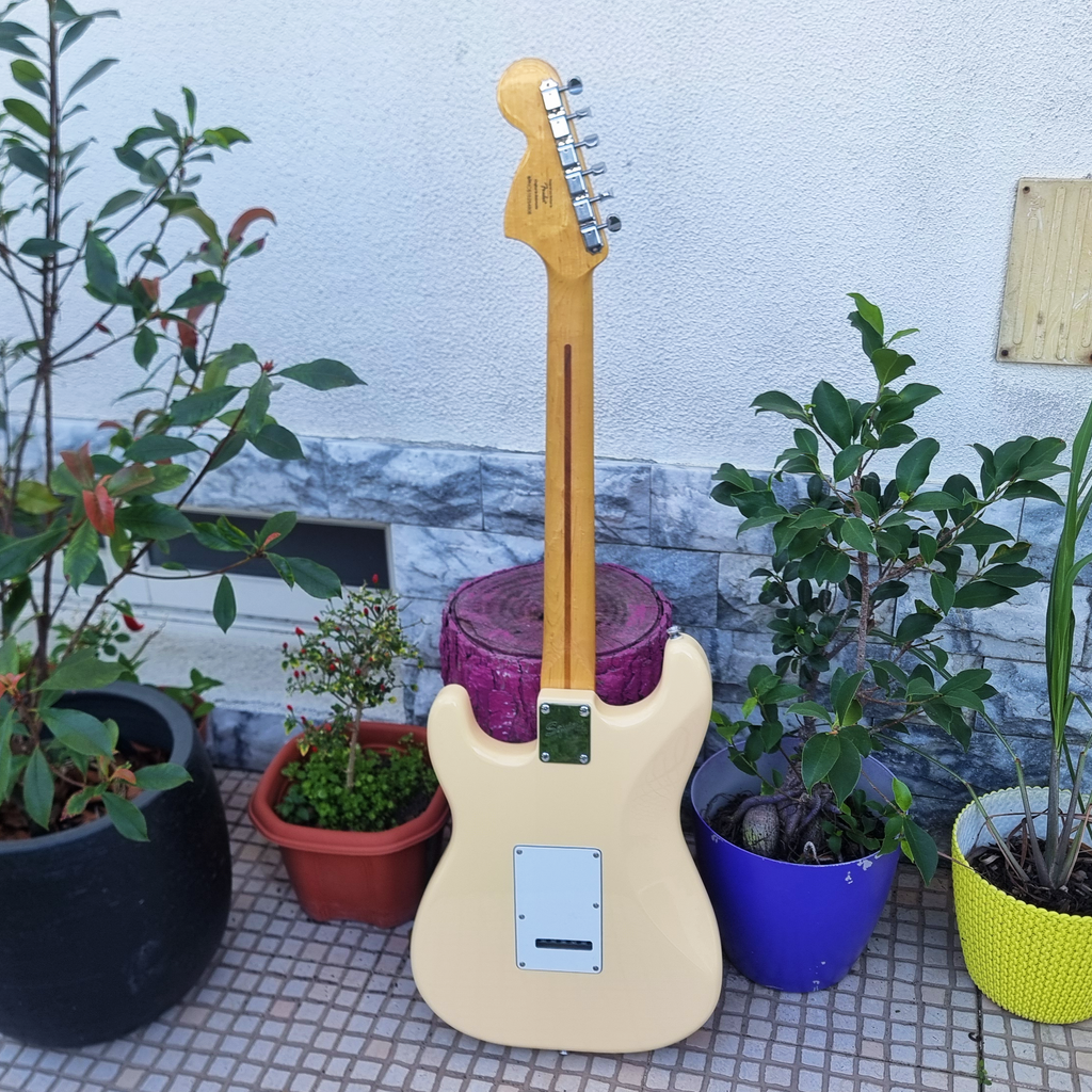 Guitarra  Squier Standard Stratocaster Butterscotch Blonde
