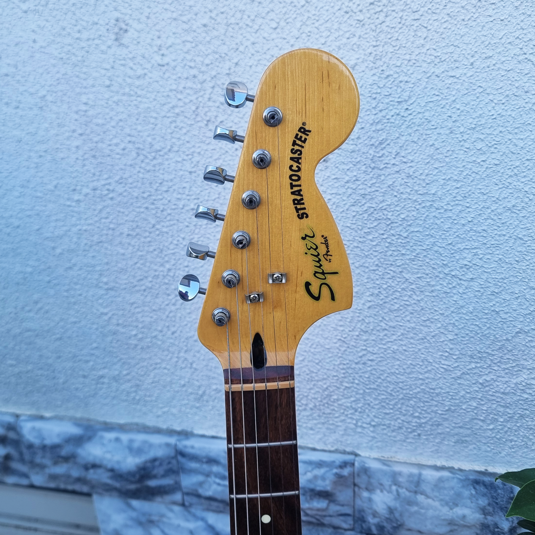 Guitarra  Squier Standard Stratocaster Butterscotch Blonde